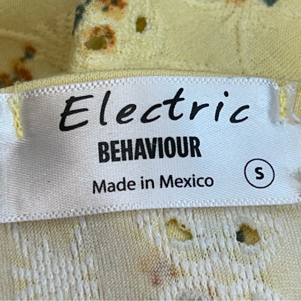 Electric Behaviour Eyelet Tank Yellow Floral Square-Neck Junior Small NWOT - Picture 6 of 7